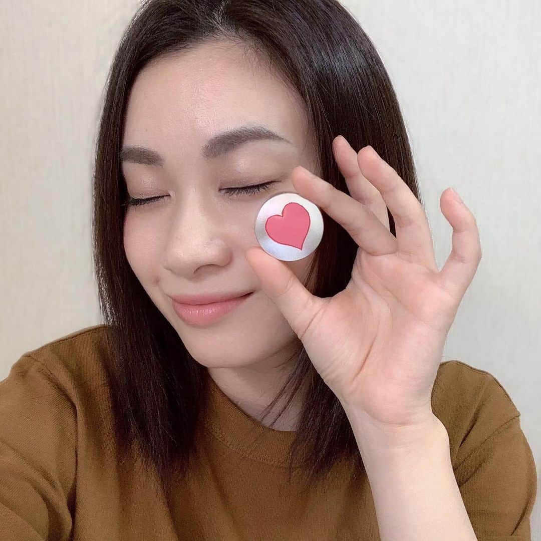 鈴木芳奈のインスタグラム：「事務所の先輩 #高岡保成 さんからお土産で練り香水いただいたよ♪ ずっときになっていたからとても嬉し〜 しかもかわいいいれもの☆ 大切に使いますっ  #ウイントアーツ」