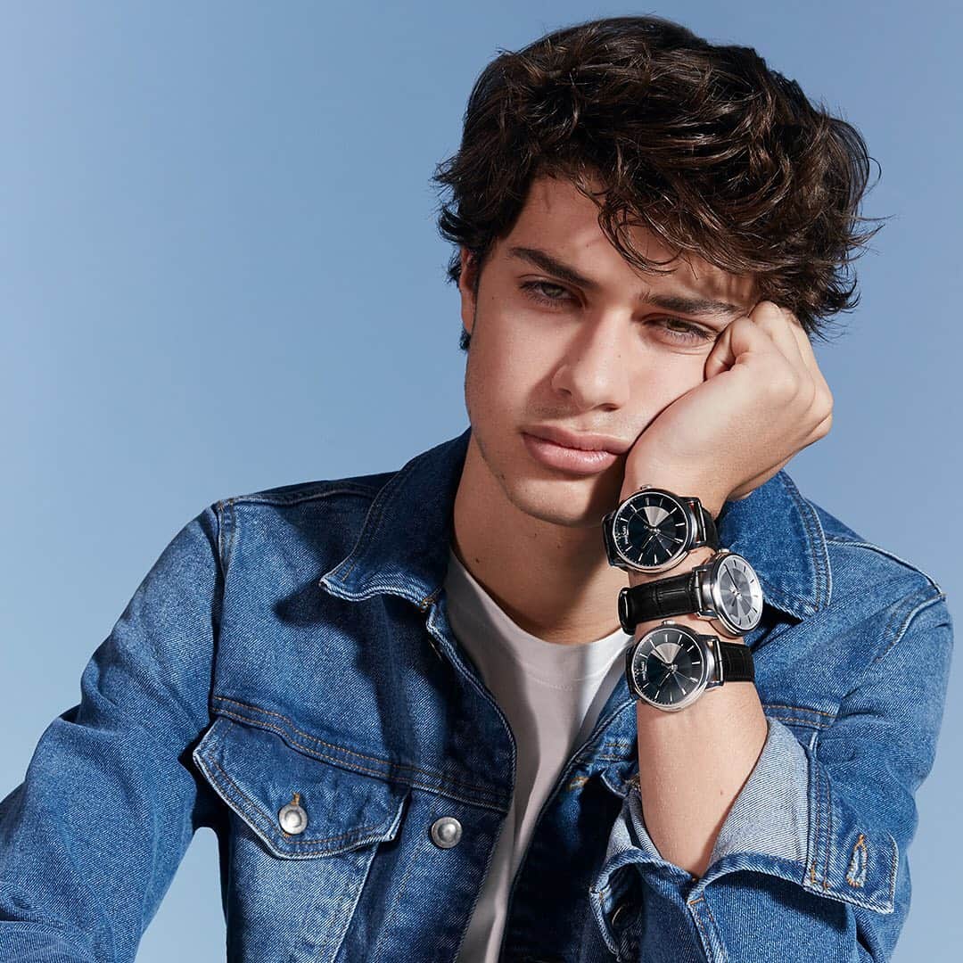 SWAROVSKIさんのインスタグラム写真 - (SWAROVSKIInstagram)「It's time to beat the back-to-school blues with brilliant new timepieces from the Fall/Winter Collection that will look stylish any hour of the day. #SwarovskiWatch」8月19日 21時16分 - swarovski