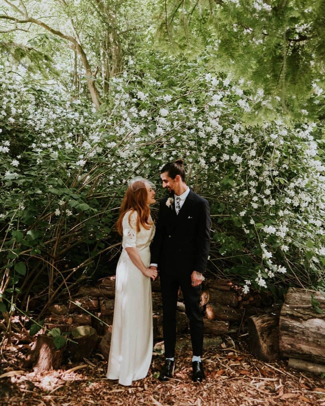 のインスタグラム：「Hiya! Excuse us for not having been that active on here lately. We are busy making new styles for the new collection launch later this year. You can try all the new styles on at our showroom.  You can also check out our Pinterest! We have 28 boards of wedding and bohemian style inspiration and of course a board for our lovely brides like Jennifer pictured here =) Link to our Pinterest profile in bio.  Photography: @joannanicolephotography  #weddingdresses #bridaldresses #bridal #alternativewedding #weddings2019 #weddingispiration #weddings #ethicalweddingdress #sustainablewedding #sustainableweddingdress #handmadeweddingdress #ethicalwedding #indiebridelondon #handmadeweddingdress #vintageinspiredweddingdress #festivalbride #barnwedding #pinterestwedding #bohemianwedding #bohemianweddingdress #bohoweddingdress #bohowedding #laidbackwedding #diywedding #londonwedding #ukwedding #rusticwedding #farmwedding #summerwedding #vintagestyleweddingdress」