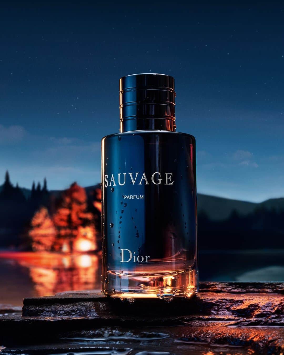 クリスチャンディオールさんのインスタグラム写真 - (クリスチャンディオールInstagram)「Dior reveals the new Sauvage Parfum: an extreme freshness coloured with warm oriental hues, and “wild” beauty. • #diorparfums #diorsauvage @diorparfums」8月19日 21時20分 - dior