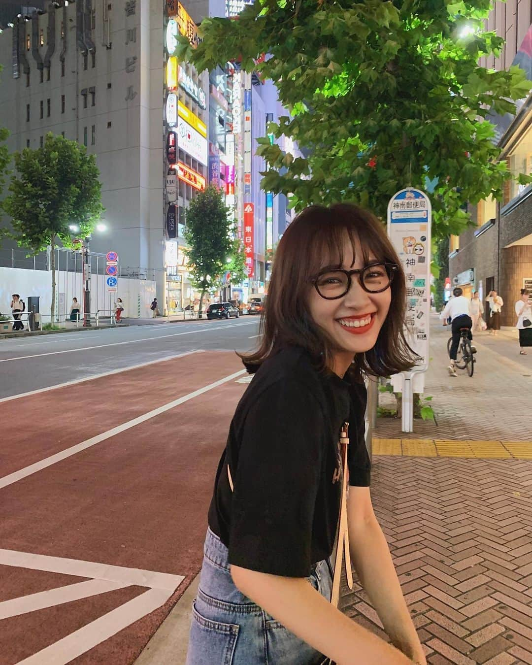 前田希美（まえのん）さんのインスタグラム写真 - (前田希美（まえのん）Instagram)「新しく買っただてめがね。 少しごつめのが欲しくて これだ！と思って買っちゃいました。 太縁だけど、ブラウンなので きつすぎなくて 形もかわいいのです。  @moscotnyc  #sunglasses #glasses #伊達メガネ  #メガネ女子#moscot #parismiki  #louisvuitton #dzzit」8月19日 21時22分 - maeda_nozomi