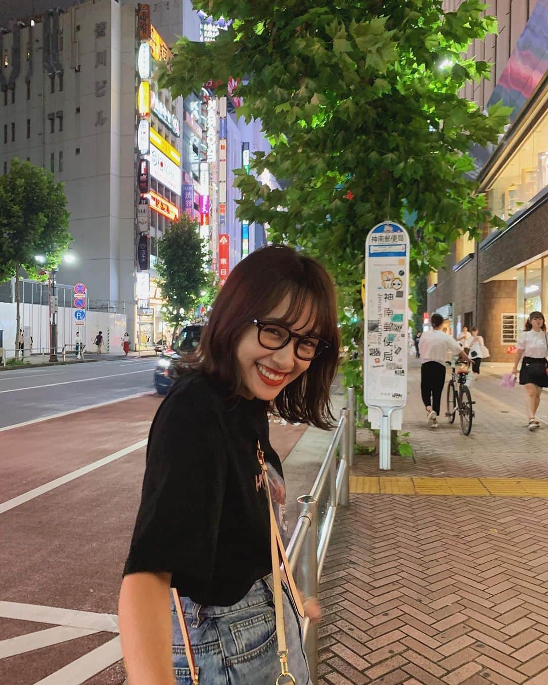 前田希美（まえのん）さんのインスタグラム写真 - (前田希美（まえのん）Instagram)「新しく買っただてめがね。 少しごつめのが欲しくて これだ！と思って買っちゃいました。 太縁だけど、ブラウンなので きつすぎなくて 形もかわいいのです。  @moscotnyc  #sunglasses #glasses #伊達メガネ  #メガネ女子#moscot #parismiki  #louisvuitton #dzzit」8月19日 21時22分 - maeda_nozomi