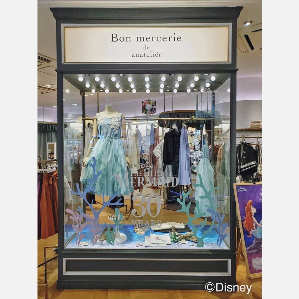 Bon mercerie_ボンメルスリー公式さんのインスタグラム写真 - (Bon mercerie_ボンメルスリー公式Instagram)「Princess Sweet Closet ﻿ ﻿ THE LITTLE MERMAID 30YEARSを記念して、Bon mercerieよりアニバーサリーアイテムを販売しております！﻿ ﻿ Bon mercerieでしか手に入らない、キュートなアリエルとフランダーの特別なアイテムをぜひチェックしてみて下さい！﻿ ﻿ ﻿#bonmerceriedeanatelier  #bonmercerie #disney﻿ #thelittlemermaid #ボンメルスリー #アリエル#フランダー#ドレス#Tシャツ#パーカ #ディズニープリンセス #ディズニープリンセスドレス#アリエルドレス#ディズニー#recommend#instagood#instaoutfit#ootd#instafashion#kawaii」8月19日 21時27分 - anatelier_shinjukumylord