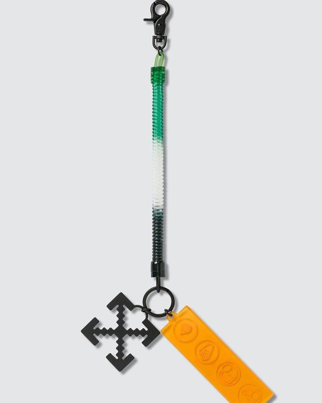 OFF-WHITE C/O VIRGIL ABLOHさんのインスタグラム写真 - (OFF-WHITE C/O VIRGIL ABLOHInstagram)「Off-White™ bungee keyrings at @hbx」8月19日 21時28分 - off____white