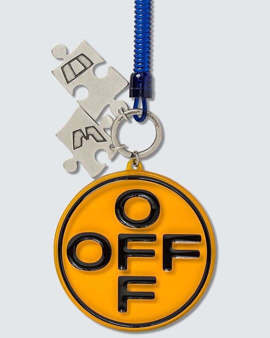 OFF-WHITE C/O VIRGIL ABLOHさんのインスタグラム写真 - (OFF-WHITE C/O VIRGIL ABLOHInstagram)「Off-White™ bungee keyrings at @hbx」8月19日 21時28分 - off____white