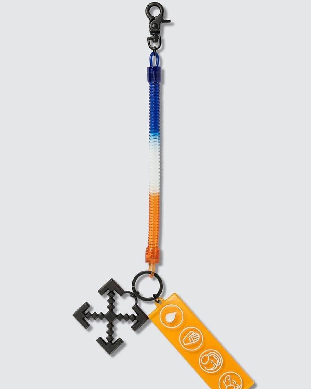 OFF-WHITE C/O VIRGIL ABLOHさんのインスタグラム写真 - (OFF-WHITE C/O VIRGIL ABLOHInstagram)「Off-White™ bungee keyrings at @hbx」8月19日 21時28分 - off____white