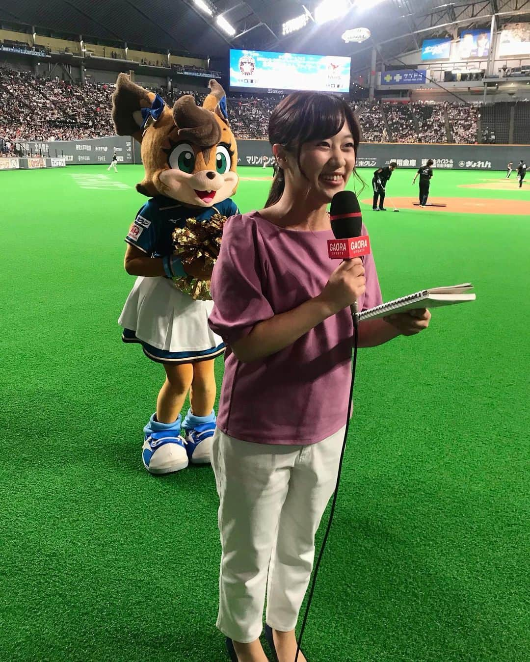 西村志野さんのインスタグラム写真 - (西村志野Instagram)「＊ タイミングがなくリポートできなかったけれど お伝えしたいお話。 ＊ #高知高校 の先輩後輩にあたる 楽天の #和田恋 選手と日本ハムの #公文克彦 投手。 ともにジャイアンツから新天地に移り、 プレーしています。  和田恋選手のお兄さんは 公文投手と同級生で高校野球部のチームメイト。 公文投手が 和田家に遊びに来たこともあったそうです。  1軍では対戦経験がない2人。 公文投手「対戦してみたい」 和田選手 「ファームで打ててないのでやりたくないです笑」 ＊ 「インコースがんがん行くから打たないで！ って言っといてください」と 公文投手から伝言を預かったので 和田恋選手に伝えると 「やめてください！笑 」と😂笑 ＊ 対戦がなかったのでリポートで入れられず😭 ここで紹介させてもらいました(o^^o)  同郷のお二人、いつか対戦が見たいなあ⚾️ ＊ #lovefighters #rakuteneagles #giants #GAORA #プロ野球 #北海道日本ハムファイターズ  #東北楽天ゴールデンイーグルス #読売ジャイアンツ  #高知 #学園 #高知高校野球部 #高知の星  #高知出身として嬉しい #同郷  #応援しています #野球好き #⚾ #中継 #リポーター #中継が始まると #全力疾走で来てくれた #ポリーちゃん  #かわいい #ありがとう😊」8月19日 21時30分 - shinonishimura_