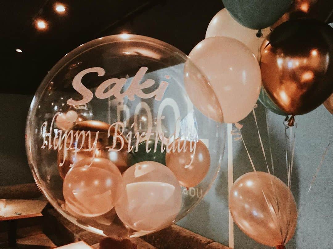 のインスタグラム：「❤︎ℎ𝑎𝑝𝑝𝑦 𝑏𝑖𝑟𝑡ℎ𝑑𝑎𝑦 𝑠𝑎𝑘𝑖❤︎ . 今年もやってまいりました💗さきんBD party🎂🎈 . この日はみーんなさっきんのためだけに集まってワイワイして本当素敵空間✨ 愛されキャラのさきんだからこそ出来ちゃう空間だね💗 . お誕生日おめでとう！ ふふふふふ、まだまだ続くのであーる💗 . #birthday #bday #happy #bff #drink#biglove #bdp #party #goodtime #funny #bigsmile #お誕生日 #おめでとう」