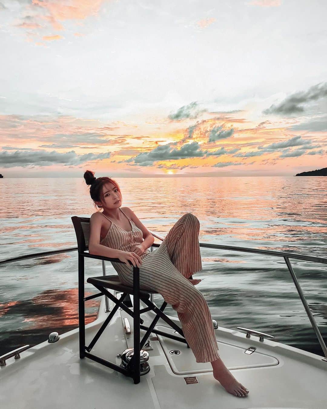 Giann Chanのインスタグラム：「Beautiful things happen when we live without expectations.  #Sunset #Ctytravelmap #Kotakinabalu #Sabah」