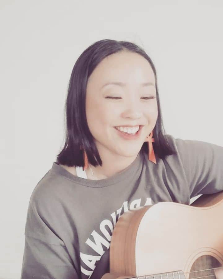 COMA-CHIのインスタグラム：「h.e.r. “hard place” 名曲カバーも8/30に披露しますよん！ お楽しみに🌈」
