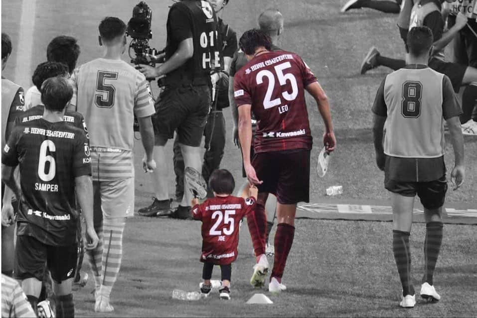 大崎玲央のインスタグラム：「👨‍👦🤙🏾」