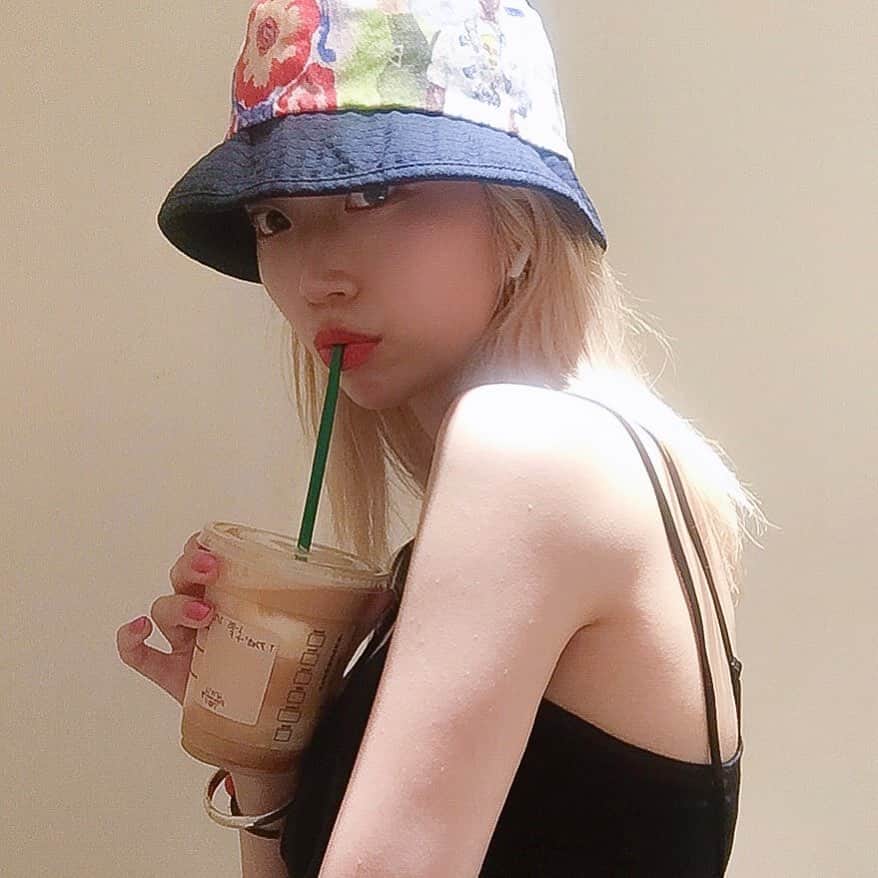 原涼香のインスタグラム：「アフォガートフラペチーノめちゃおいしい❤︎ お腹冷やすけど😞😞 ㅤㅤㅤㅤㅤㅤㅤㅤㅤㅤㅤㅤㅤ」