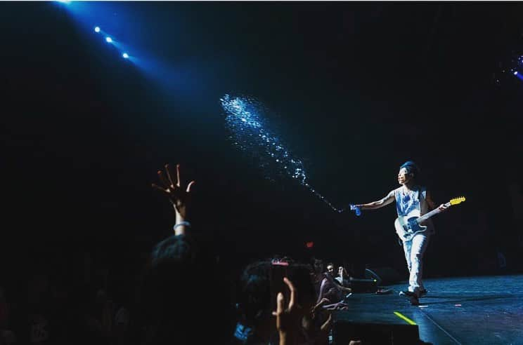 雅-MIYAVI-さんのインスタグラム写真 - (雅-MIYAVI-Instagram)「It’s all for the moment we hit the stage and share the time with you. Thanks to your support, we can step forward. Thank you 🙏🏻 全てはステージに上がるその一瞬のために。みなのサポートのおかげで、また新たな一歩が踏み出せます。ありがとう😌 #Repost @miyavi_news ・・・ 【Photo】 2019/8/16 #MIYAVI_Toronto #NoSleepTillTokyo #worldtour2019 DAY14 . #repost @zb_images Sorry it’s been a minute but we have been super busy in Canada AND I have not had much access to WiFi 😭 but here are some pics from our show in Toronto at the Queen Elizabeth theater. @miyavi_ishihara #nosleeptilltokyo #nstt #miyavi #tourphotography #tourphotographer #livemusicphotos #bandphotographer #canada #toronto」8月19日 21時56分 - miyavi_ishihara