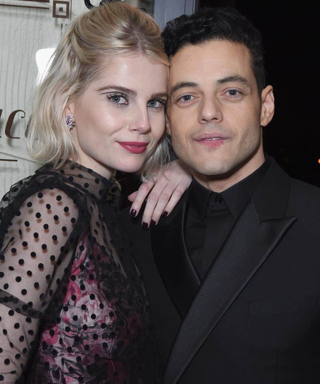 Just Jaredさんのインスタグラム写真 - (Just JaredInstagram)「@ramimalek is on the cover of @gq and he’s talking about his girlfriend @lucyboynton1! Find out what he said (and what present he bought her from @goop) by tapping this pic in the LINK IN BIO.  #RamiMalek #LucyBoynton Photo: Ryan McGinley」8月19日 21時56分 - justjared