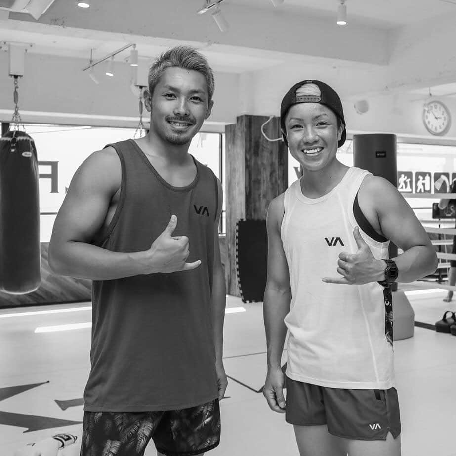 RVCA Japanさんのインスタグラム写真 - (RVCA JapanInstagram)「#RVCATokyo では世界でも有数のファイターたちのコーチを務める @parilloboxing による Boxing Lesson も開催されました || プロによる普段とは違う英語でのレッスンは新鮮かつとても貴重な経験になったことでしょう || Thanks @kana__0729 @yuta_9100  @silverwolfgym @crystalgeyser.jp || Photo : @delonbone || #RVCAWorldTour  @rvcasport @rvcawomens #RVCA」8月19日 21時57分 - rvcajapan