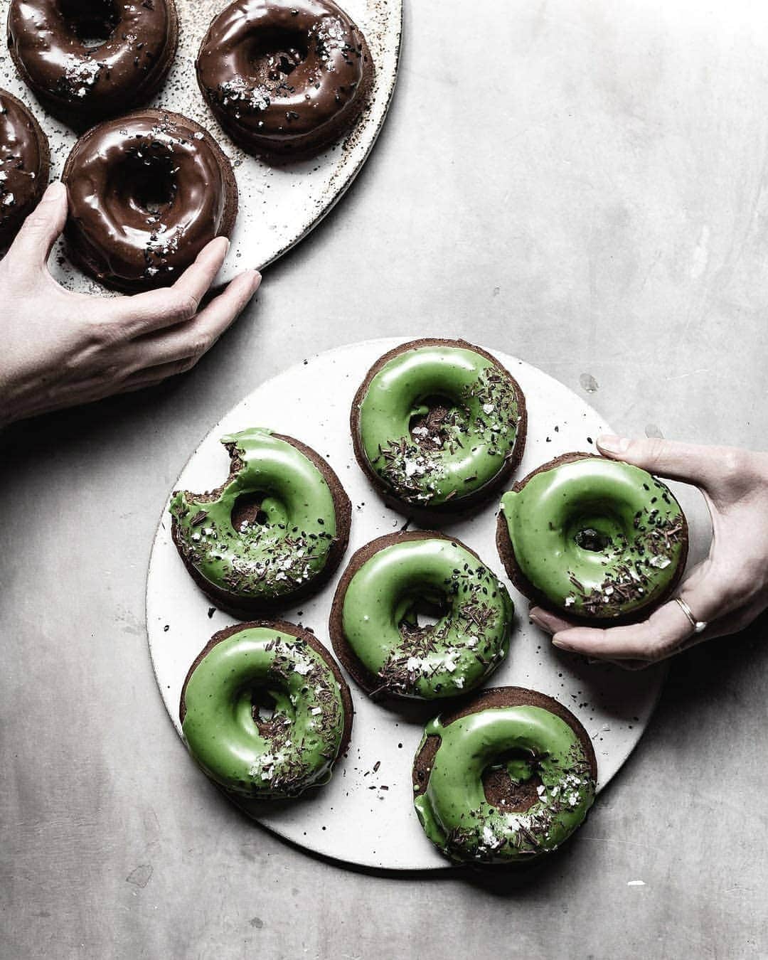Matchæologist®さんのインスタグラム写真 - (Matchæologist®Instagram)「😎😋 Tag a #Matchaholic who could devour ALL of these delicious #Chocolate #Donuts with #Matcha #Ganache! 👍 (📷: @snixykitchen) . 🌿💚 Like the look of these mesmerising green treats? Matcha is the perfect choice when you are looking to add a twist to your culinary creations – it gives a delicious taste and colour to your favourite recipes! 😘🍵 . For premium-quality matcha 🍵, visit Matchaeologist.com . Follow our bio link 👉@Matchaeologist ⠀⠀⠀⠀⠀⠀⠀⠀⠀ Matchæologist® #Matchaeologist Matchaeologist.com」8月19日 22時07分 - matchaeologist
