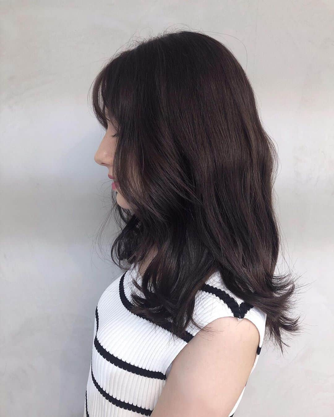 ティファニー春香さんのインスタグラム写真 - (ティファニー春香Instagram)「. ヘアメンテナンス☺︎❤︎ 華奢な肩周りをカバーするため、鎖骨に ボリュームが出るようなカットを👀✂️ カラーは変わらずヘーゼルブラウン。  #ヘアスタイル #ヘーゼルブラウン #髪型」8月19日 22時07分 - tiffanyharuka