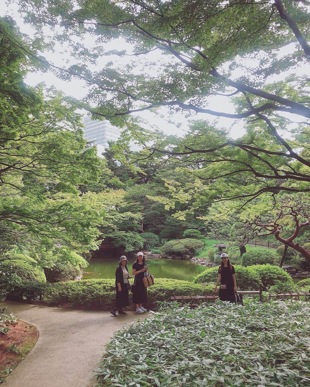 山崎春佳さんのインスタグラム写真 - (山崎春佳Instagram)「🏰♡︎ . #東京都庭園美術館 へ 母、叔母、祖母と行きました。 . 美術館いいな、と改めて思いました。 これから色んな美術館訪れよう。 . そういえばブランド物に無頓着なわたしが珍しく 一目惚れして買ったfurlaのbag…やっと下ろせた！ . #me #tbt #art #artmuseum #旧朝香宮邸 #目黒 #美術館 #princeasakaresidence #dress #dolceandgabbana #furla #bag」8月19日 22時05分 - haruka_yamazaki