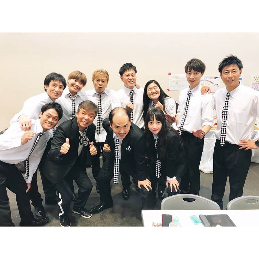小川暖奈のインスタグラム：「吉本坂46選抜、売り上げ対決負けてしまいました〜！！くぅーーー！ 応援してくださったみなさま、本当にありがとうございました！！ . 3rdシングルでは選抜は選抜ではなくなってしまいますが、このメンバーで活動できたこと本当に嬉しいです！ . そして、REDのみんなおめでとう！！ 表題曲のREDも絶対にかっこいいから楽しみですね！ . スイートモンスターも本当に本当に素晴らしいチームですし、ぜーんぶ応援してほしいです！！ . . . ちなみに、吉本坂46ができて明日で1年です！ 1年前、センターって言われたとき正直、 わたし絶対むいてない、、どうしよう、、、 と本当に不安だったけど、今はメンバーのみなさんと応援してくださるファンのみなさんとスタッフのみなさんのおかげで、堂々とセンターやらさせてもらってます！成長！ありがとうございます！ . ということで、今後とも吉本坂46をよろしくお願いいたします🔥🔥🔥 . さーて、次はどうなるのかなぁ #吉本坂46 #インスタで文長いの恥ずい . . . . . . . 昨日、野沢直子さんがご卒業されました。😭ご一緒させていただけて本当に嬉しかったです！ありがとうございました！！🌸」