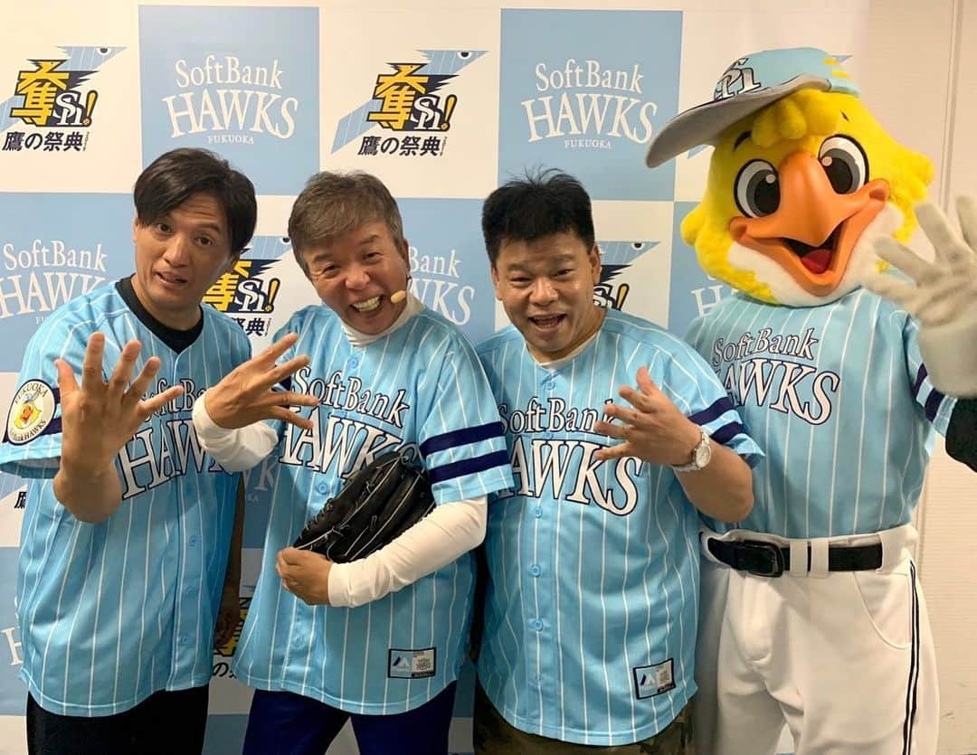 福岡ソフトバンクホークスさんのインスタグラム写真 - (福岡ソフトバンクホークスInstagram)「#始球式 #鷹の祭典2019in大阪 #村上ショージ さん #ジミー大西 さん #ヤナギブソン さん #盛り上げていただきありがとうございました #2019年8月19日 #vs埼玉西武ライオンズ #川島慶三 #甲斐拓也 #softbankhawks #ホークス #奪sh」8月19日 22時24分 - softbankhawks_official