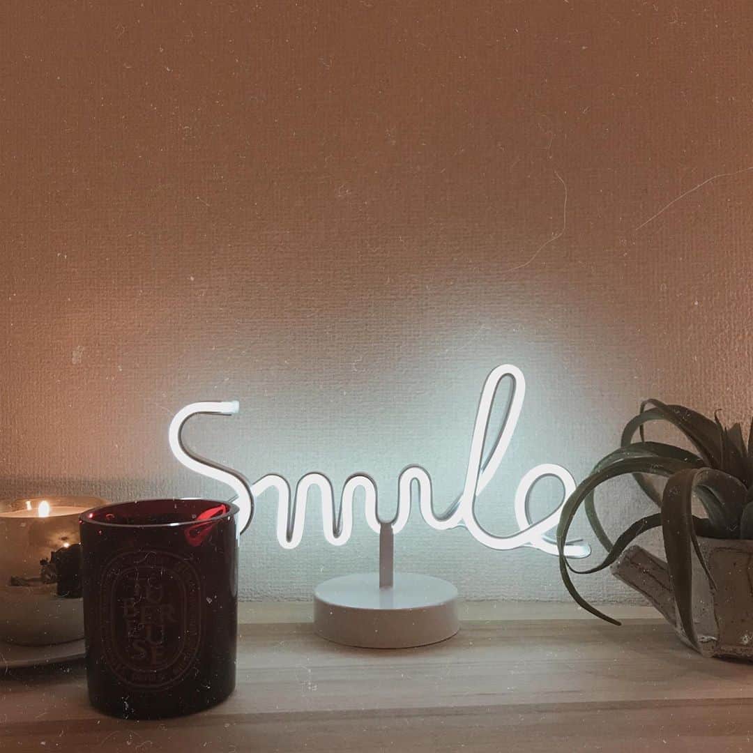 のインスタグラム：「Good night.🕯🌙#hiuianelaroom」