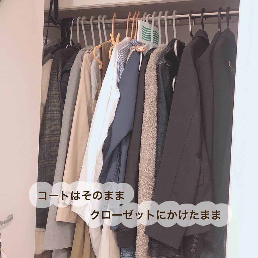 LUCRA（ルクラ）さんのインスタグラム写真 - (LUCRA（ルクラ）Instagram)「【冬服の収納について】 冬物の中でもよく着るような洋服は ベッド下の引き出しに入れています！ これは1段でまとまっているので、 その他はパジャマとかカーディガンとか入れたり、 他の引き出しにはネイル系のものとか パックとかを収納してます！ ベッド下の引き出しは5個あるので 収納には困らなくて便利ですよ〜〜🥰 ㅤㅤㅤ  冬物の中でもあまり着ないような服は クローゼットの上に段ボールに入れて収納してます📦 この段ボールはセリアで買ったものです！ 見た目を揃えられるし安いのでお気に入り🙆‍♀️✨ ㅤㅤㅤ  コート系はクローゼットにずーっとかけたまま😂 ワンピースとかジャケットもここにかけてます！ 奥の方にはスキーウェアとボードセットもあるけど、 この前のシーズン1度も行かなかったので使わなかった… 悲しい😢笑 来年こそは行きたいな〜〜！ ㅤㅤㅤ  冬物の布団や来客用の敷布団、カーペットは ベッド下の引き出しと反対側に入れてます！ ベッドの下が半分に分かれていて 左側は5つの引き出し、 右側は1つの広いスペースになっているので 広いスペースにいろいろ大物を入れております🙏 引き出しをつける向きは 組み立てる時に選べるのでありがたい…！ 布団とカーペット以外には キャリーケースとか扇風機とか普段使わないようなものを 入れるようにしてるのですが大容量すぎて神ですよ😇笑 ㅤㅤㅤ  収納が少ないな〜というところで そこだけ引っかかってた物件でしたが 結果収納は作れるなと思いました！笑 お部屋に収納スペースがない方は 参考にしていただけたら…と思います☺️💗 ㅤㅤㅤ  Text and photo by @nonnoroom  ㅤㅤㅤㅤㅤㅤㅤㅤ ㅤㅤㅤ  LUCRA公式Instagram上で紹介させて頂くお写真を募集中！写真に#lucrajp をつけるかタグ付けして投稿してくださいね♡ ㅤㅤㅤ  #インテリア#インテリア好き #一人暮らしインテリア #部屋作り #部屋 #マイルーム #myroom #模様替え #一人暮らし #ワンルーム #賃貸インテリア #賃貸アパート #一人暮らし部屋 #お部屋 #ひとり暮らし #ひとり暮らし部屋 #暮らしの記録 #ホワイトインテリア #暮らし #ていねいな暮らし #丁寧な暮らし #暮らしを楽しむ #シンプルインテリア #ナチュラルインテリア #塩系インテリア #シンプルインテリア #おしゃれさんと繋がりたい #お洒落さんと繋がりたい」8月19日 22時30分 - lucra_app