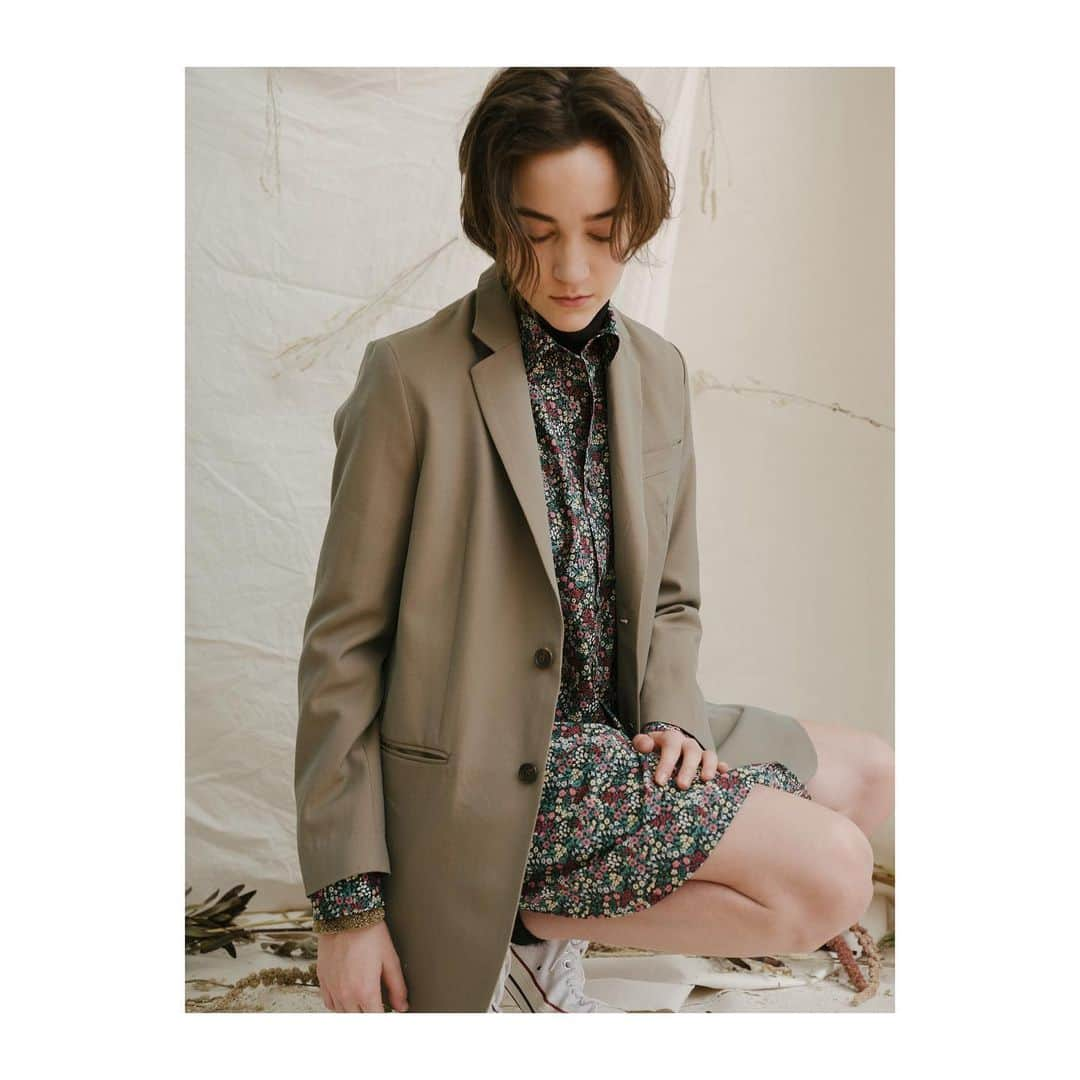 サワ タカイさんのインスタグラム写真 - (サワ タカイInstagram)「Fall / Winter 2019 Long Blazer in Beige Wool Chambray Pull Over Shirt Dress in Floral Cotton Shirting Rib Turtle Tee in Black/Gold #sawatakai #1918centenary #fall2019」8月19日 22時41分 - sawatakai_official