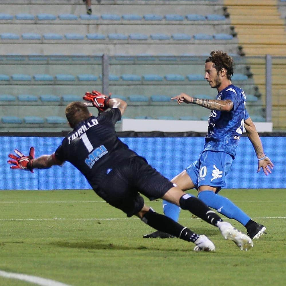 エンポリFCさんのインスタグラム写真 - (エンポリFCInstagram)「📸⚽ Il gol del pareggio, il primo gol ufficiale con la maglia azzurra per @jacopodezi6 #EmpoliPescara」8月19日 22時38分 - empoli_fc_official