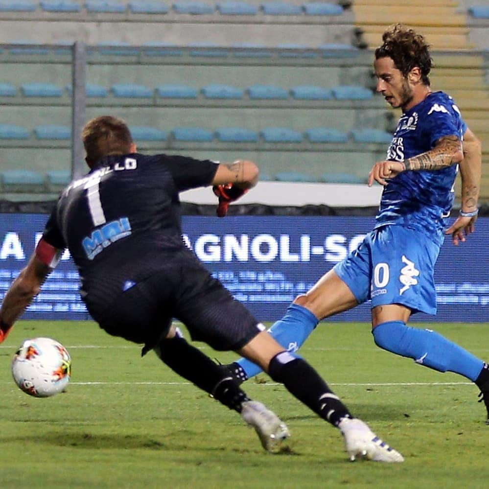 エンポリFCさんのインスタグラム写真 - (エンポリFCInstagram)「📸⚽ Il gol del pareggio, il primo gol ufficiale con la maglia azzurra per @jacopodezi6 #EmpoliPescara」8月19日 22時38分 - empoli_fc_official