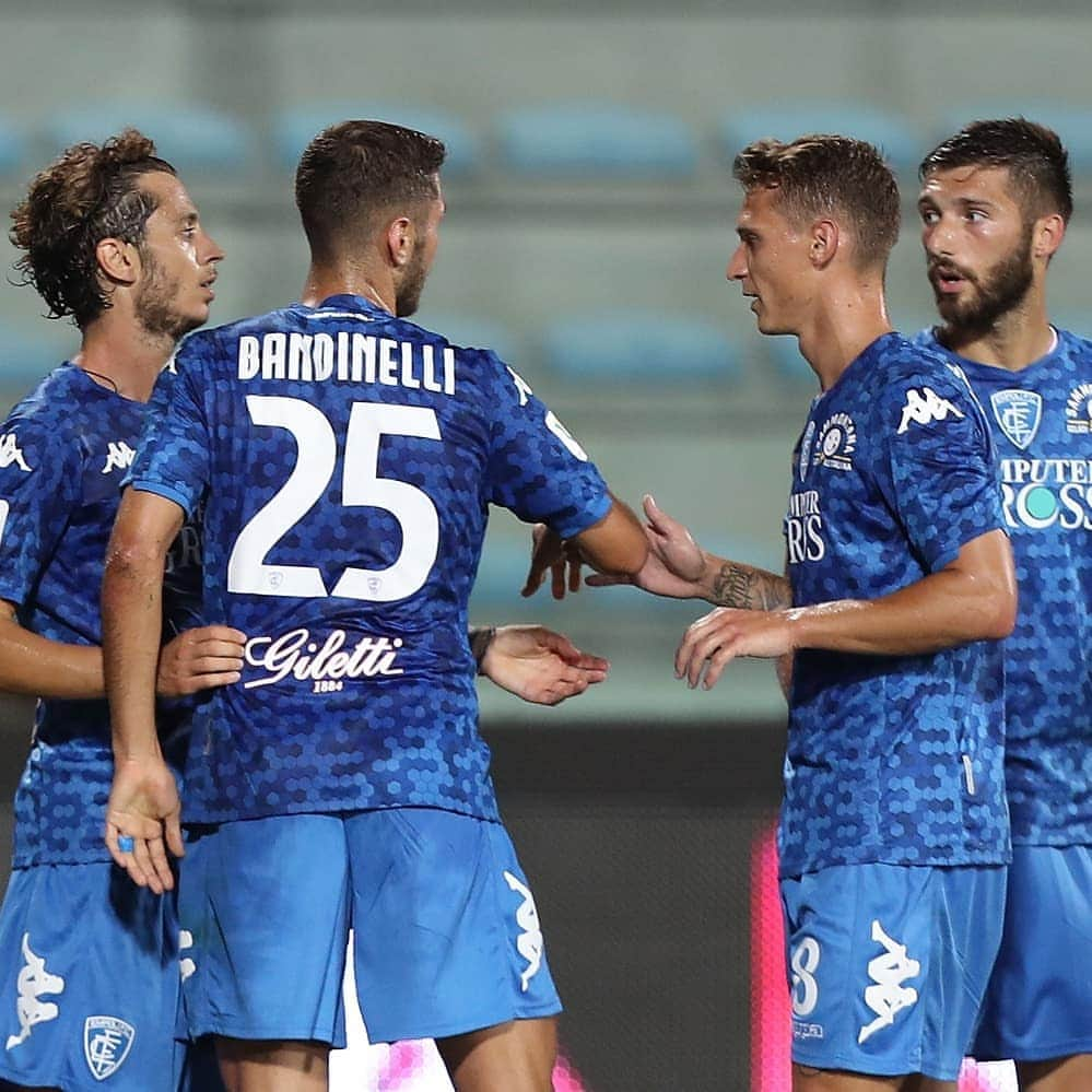 エンポリFCさんのインスタグラム写真 - (エンポリFCInstagram)「📸⚽ Il gol del pareggio, il primo gol ufficiale con la maglia azzurra per @jacopodezi6 #EmpoliPescara」8月19日 22時38分 - empoli_fc_official