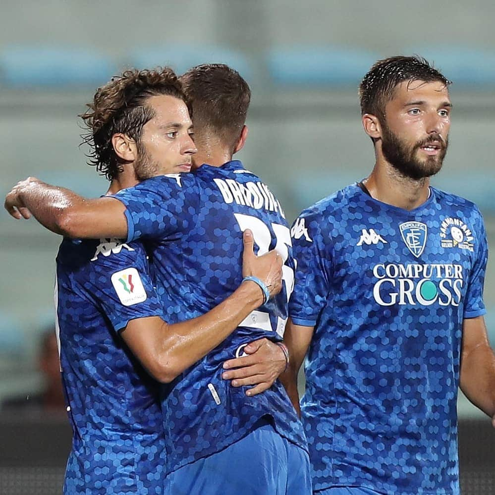 エンポリFCさんのインスタグラム写真 - (エンポリFCInstagram)「📸⚽ Il gol del pareggio, il primo gol ufficiale con la maglia azzurra per @jacopodezi6 #EmpoliPescara」8月19日 22時38分 - empoli_fc_official