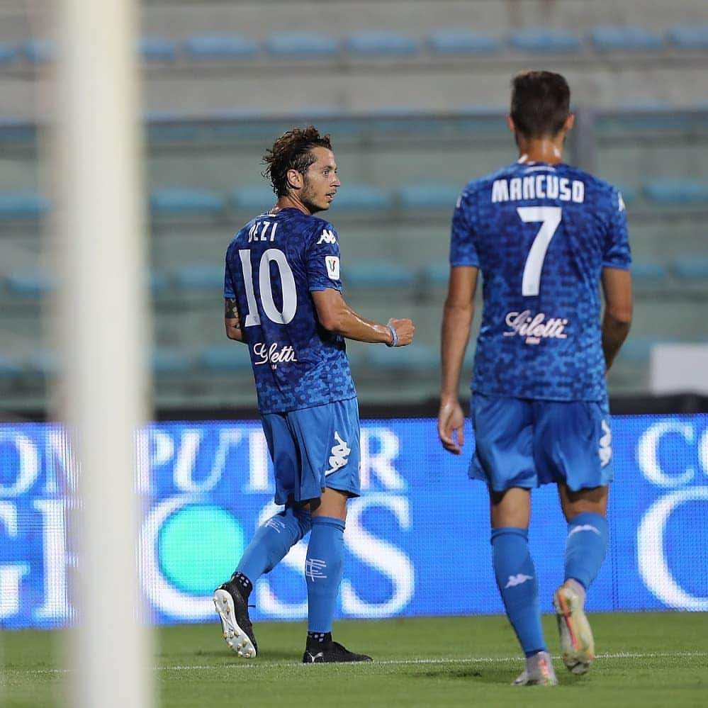 エンポリFCさんのインスタグラム写真 - (エンポリFCInstagram)「📸⚽ Il gol del pareggio, il primo gol ufficiale con la maglia azzurra per @jacopodezi6 #EmpoliPescara」8月19日 22時38分 - empoli_fc_official