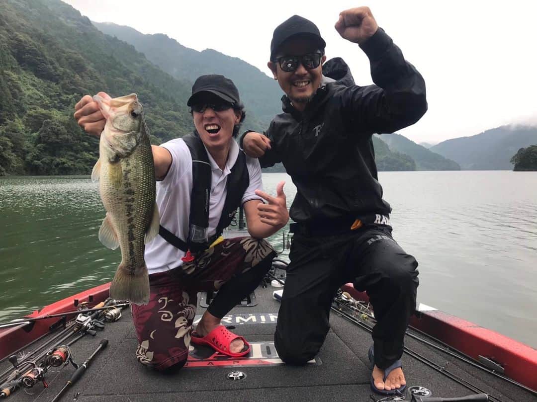 金森隆志さんのインスタグラム写真 - (金森隆志Instagram)「ルアマガプライム同船釣行🎣 やった事ない釣り方や釣ったことない釣り方で釣ってもらい人生最大に釣れた😂と記録更新で、めっちゃ楽しんでもらえて良かったです👍♫ 次回は誰に当たるかな👋😜♫」8月19日 22時44分 - kanamori_raidjapan