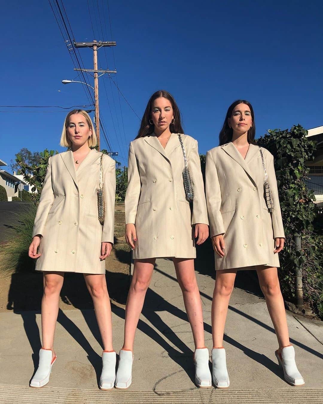 Vogue Runwayさんのインスタグラム写真 - (Vogue RunwayInstagram)「Great things come in threes: Just ask @HaimtheBand. Despite the summer heat, the trio kept things fresh and deceptively simple while celebrating @eckhaus_latta collaboration with @Ugg. Tap the link in our bio to see more details, and for the other stars who made the week's best dressed list around the world.」8月19日 22時45分 - voguerunway