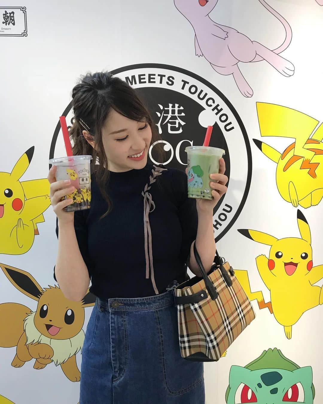 あつろーさんのインスタグラム写真 - (あつろーInstagram)「ポケモンのタピオカ●✨ . 横浜駅に出店していて抹茶ミルク味のフシギダネを飲みました！！ . 可愛くてしかもとても美味しかった🥺 また飲みたい♪ . 香港から来たお店みたいです。 . その他にもイーブイやミュウのタピオカもありました😆 . 4枚目のアイスすっぱすぎwww . 今日は7年11ヶ月！ 来月は8年だ♪ . #タピオカ #香港タピオカドリンクバー #記念日」8月19日 22時47分 - atsu6u