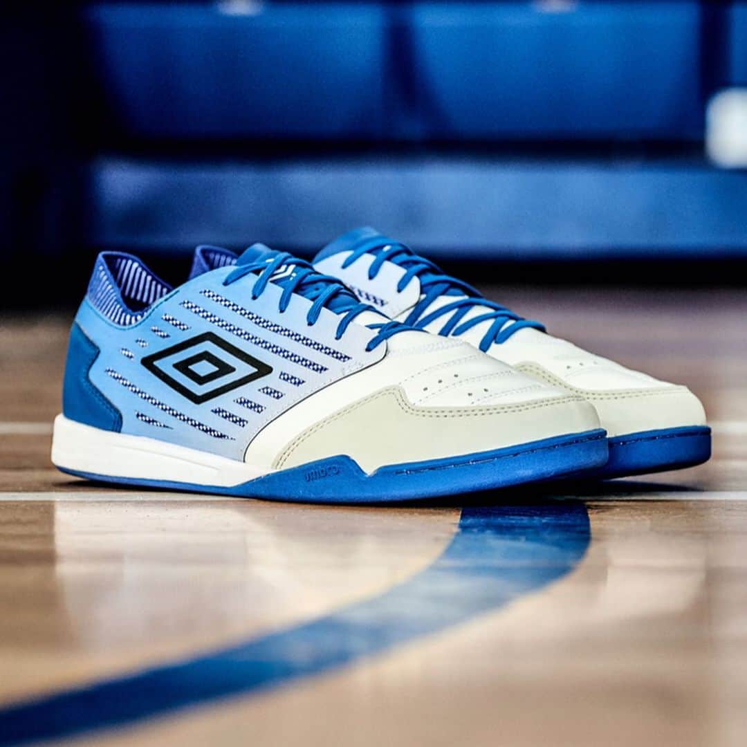 UMBROさんのインスタグラム写真 - (UMBROInstagram)「The leading shoe in Futsal just got an upgrade. Introducing the new Chaleira II Pro in Royal Blue, White and Black 🔵⚪️⚫️ . . . #umbro #umbrofutsal #futsal #futsalshoes #chaleira #chuteiras #futsalchuteiras #futsalskills」8月19日 23時00分 - umbro
