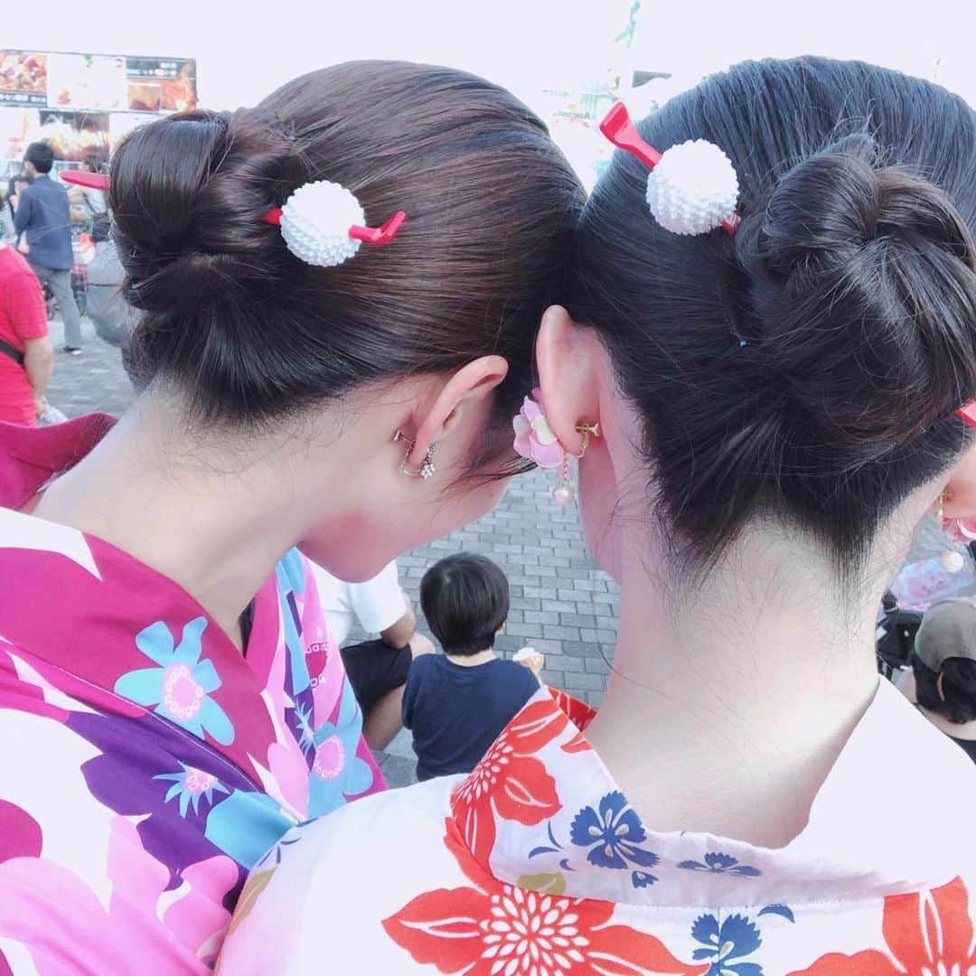 松川星さんのインスタグラム写真 - (松川星Instagram)「髪型おそろい︎︎︎︎︎☺︎ ラムネものんだよ︎︎︎︎︎☺︎ 夏だねぇ〜」8月19日 22時56分 - akarin__rin