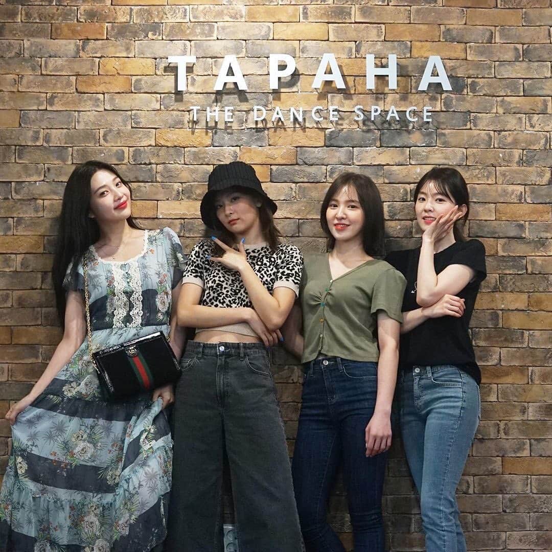 ウェンディ（ファンアカウント）のインスタグラム：「💙 #WENDY #웬디 #REDVELVET #레드벨벳」