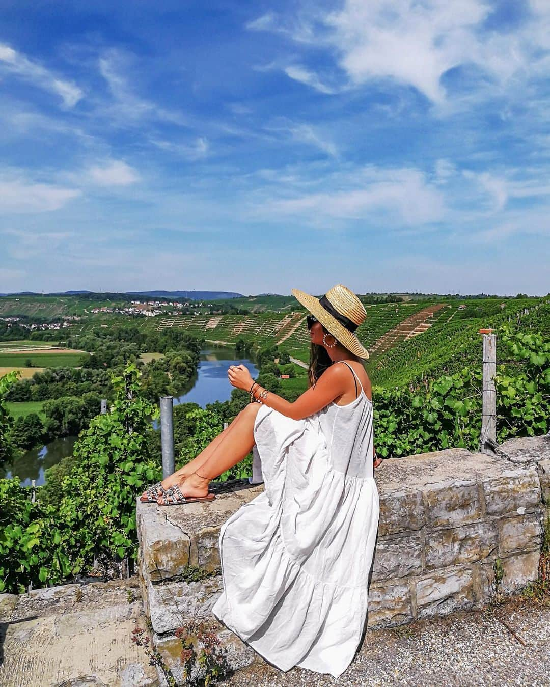 Anniさんのインスタグラム写真 - (AnniInstagram)「My favorite view ever and ever .... ❤️✨🍇🌳#homesweethome // {see more pics on my Blog - Link in bio} ☀️✨❤️💋——————————————————————————— • • • • •  #outfit #fashion #fashionblogger #ootd  #shopbop #fashionblogger_de #blogger #inspiration #inspo #girl #me #look #ig #kissinfashion #americanstyle #stuttgart #liketkit #love #germany #naturelover #vineyards #weinberge」8月19日 22時57分 - annaleacosta