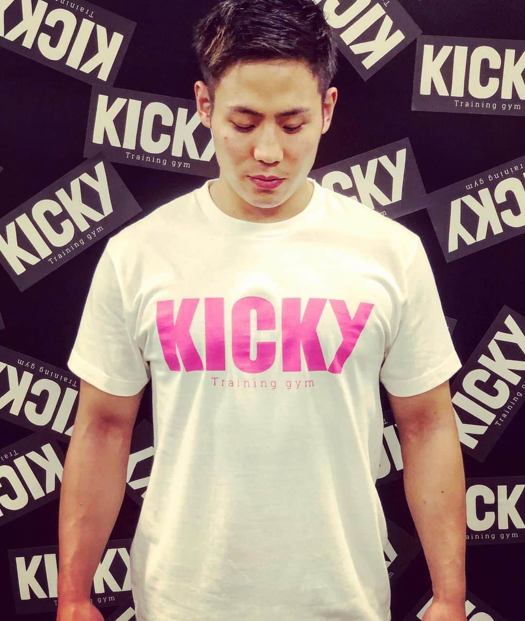 Kotokaさんのインスタグラム写真 - (KotokaInstagram)「NEW KICKY Tシャツ‼︎ (ピンクロゴver.) KICKY https://gsfr3.app.goo.gl/TMttN2 #BASEec」8月19日 23時01分 - kotoka.shiiba