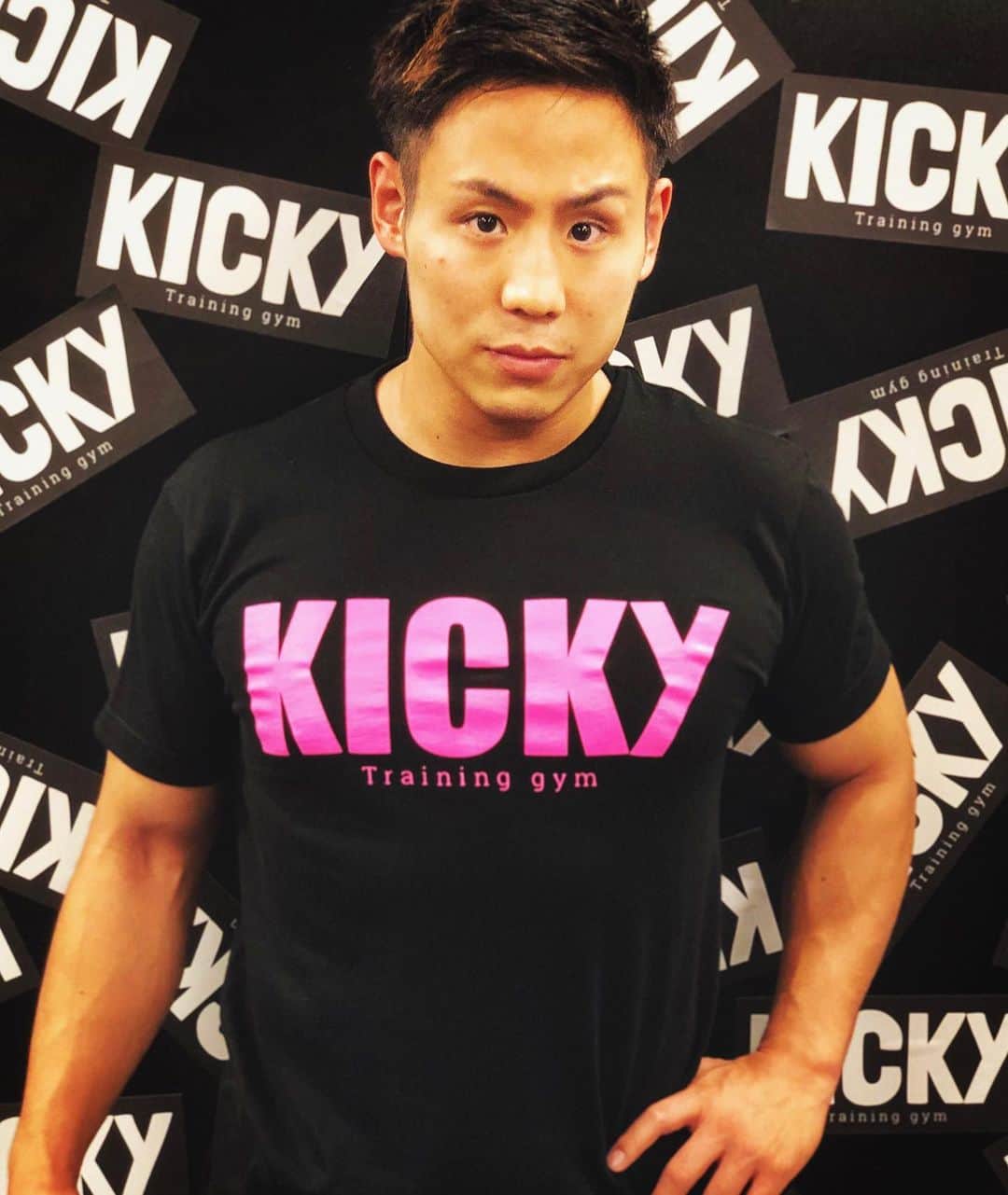 Kotokaのインスタグラム：「NEW KICKY Tシャツ‼︎ (ピンクロゴver.) KICKY https://gsfr3.app.goo.gl/TMttN2 #BASEec」