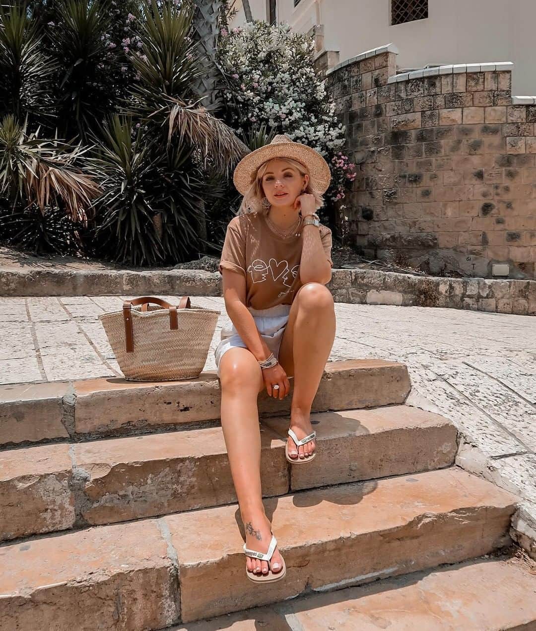 Havaianas Europeさんのインスタグラム写真 - (Havaianas EuropeInstagram)「You can't beat a classic! Stay stylish in our Brasil Logo flip flops. 📸 by @lauraslittlelocket #Repost #style #LocalSoulTLV #oldjaffa」8月19日 23時01分 - havaianaseurope