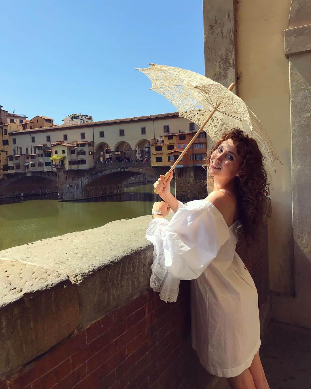 アンジェリーク・アバチキナのインスタグラム：「Florence City 🇮🇹☀️ #Italy #florence #firenze #italia #tourist #pontevecchio #ciao #summer #italie #vacances #hollydays」