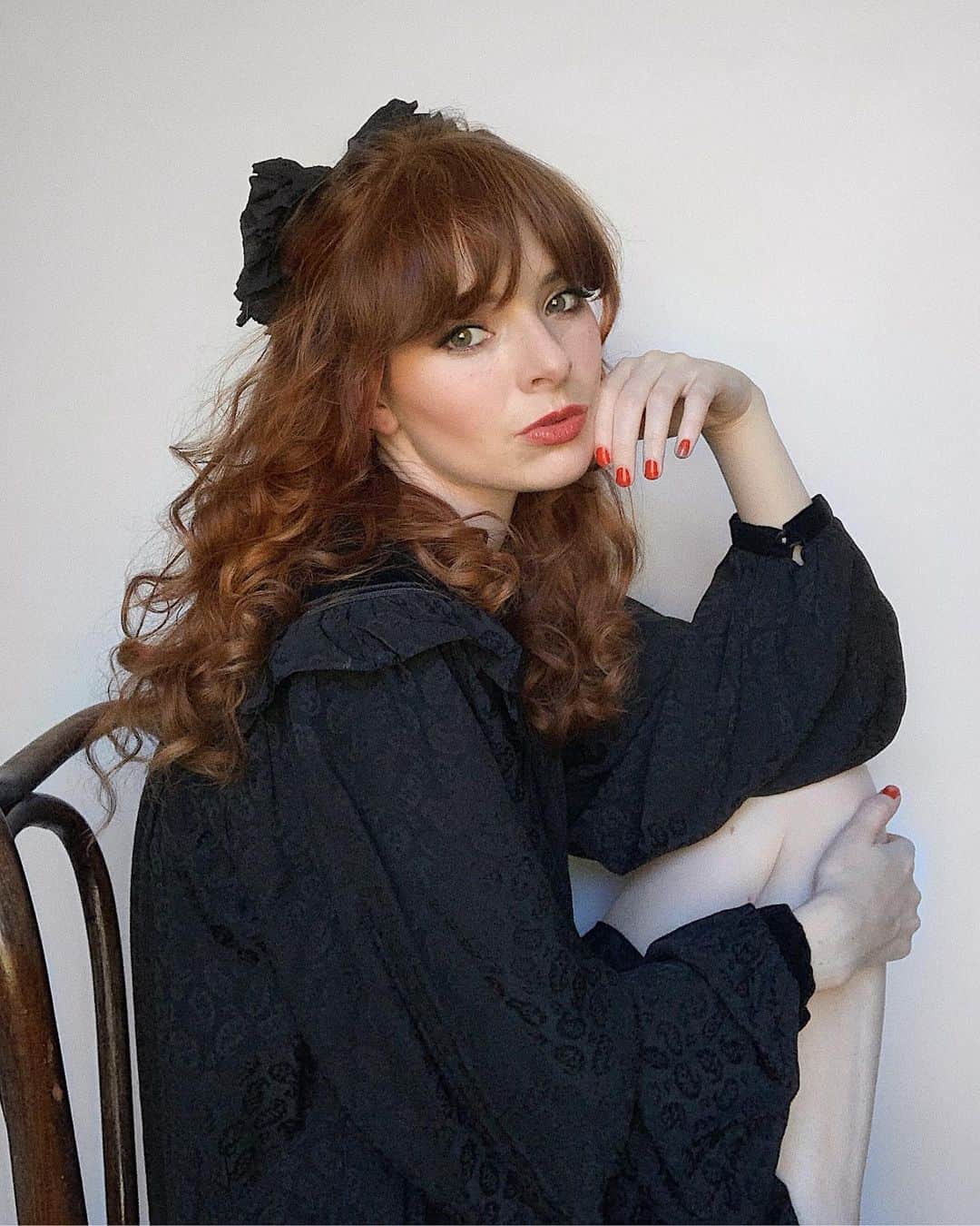 ジェーン・アルドリッジのインスタグラム：「Haunted Victorian doll looks 👻  this 1970s Yves Saint Laurent dress from @whatgoesaroundnyc is an all time favorite in my closet.」