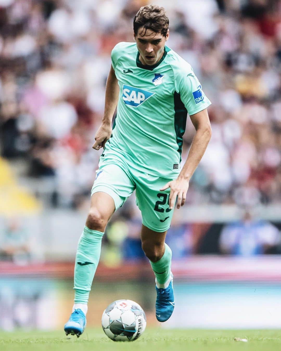 TSG1899ホッフェンハイムさんのインスタグラム写真 - (TSG1899ホッフェンハイムInstagram)「Ein weiterer @bundesliga_en-Debütant: @robertskov! 💙」8月19日 23時05分 - tsghoffenheim