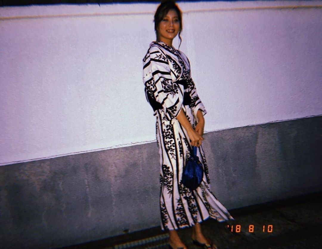 のインスタグラム：「皆さま突然ですがっ！ 8/25は空いてますでしょうか？😂😂 東京でとあるイベント参加します！❤️ 詳細はもうすぐ決まると思うのでまた後日改めて書きます！！ わくわくわくわく！ 皆様に会えるの楽しみにしてる😭❤️❤️❤️❤️❤️ いっぱいおはなししよーーーう🙈🙈🙈 #8月25日あけててねっ #写真は去年の💋」