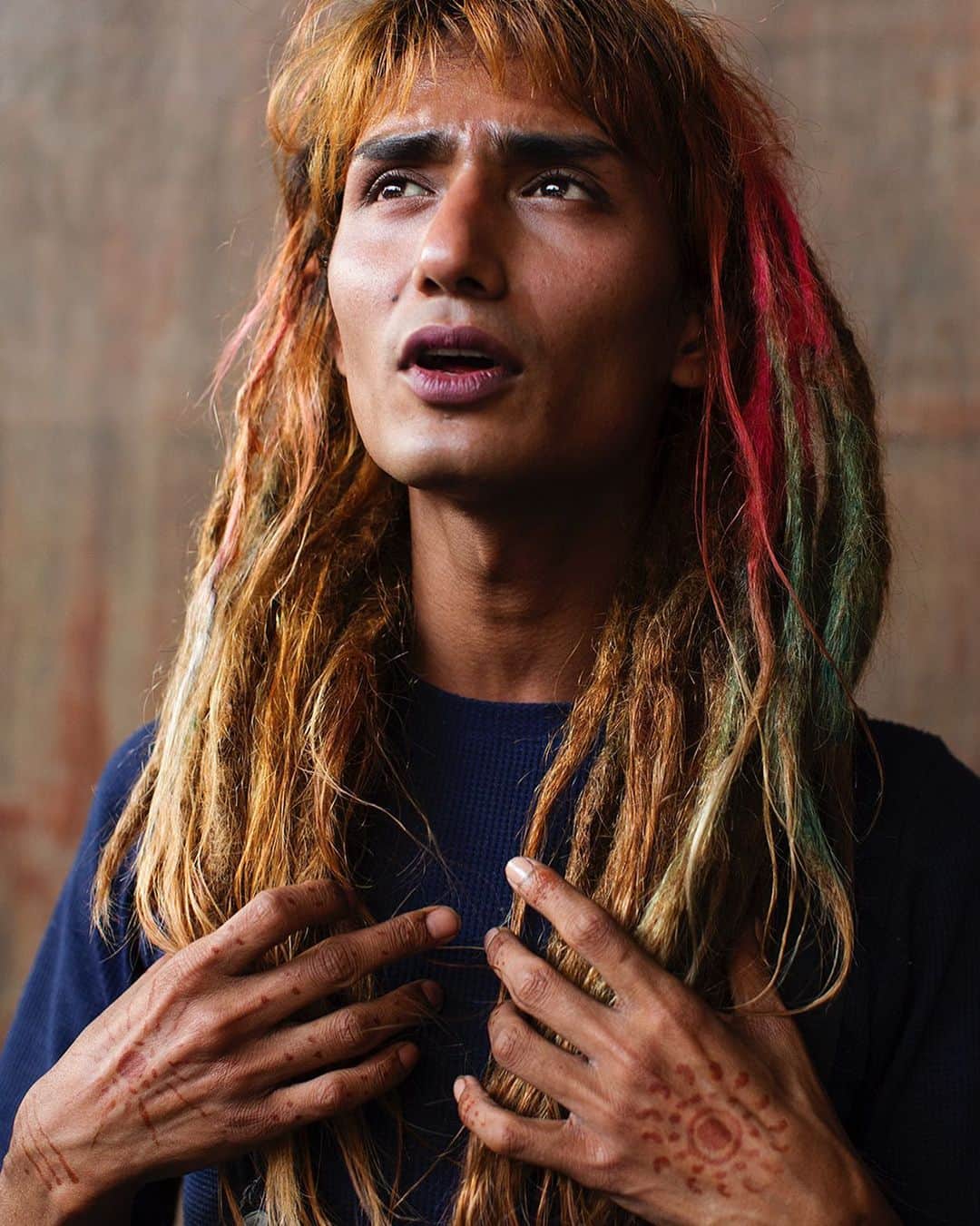 スコット・シューマンのインスタグラム：「I decided to do a book on India because I had been there several times and even though it was everything I had expected it was even more rich and diverse than anything I had seen in books or magazines.  I wanted to capture the India I was experiencing which was a beautiful mix of rural and city, youth culture, sports, food and amazing landscapes! This book certainly isn’t an encyclopedic tour of the country but more visual journal. Thanks @taschen , Reuel Golden for editing and @behavebandana for writing an amazing introduction」