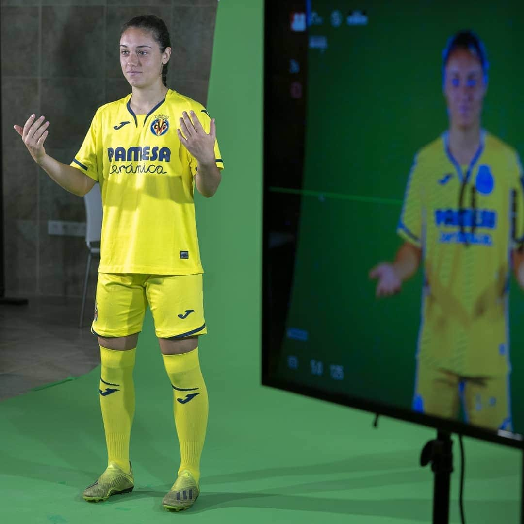 ビジャレアルCFさんのインスタグラム写真 - (ビジャレアルCFInstagram)「Say cheese! 😀📸⚽️ #Groguetes  @teika_es」8月19日 23時16分 - villarrealcf