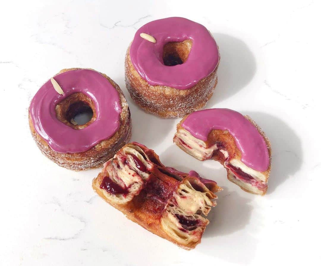 DOMINIQUE ANSEL BAKERYさんのインスタグラム写真 - (DOMINIQUE ANSEL BAKERYInstagram)「Meet September’s Red Plum & Toasted Almond Cronut® for NYC, filled with homemade red plum jam and creamy toasted almond ganache. A balance of ripe fruit and nutty flavors to get us ready for the autumn months ahead. Starts September 1st in Soho, preorders are online at NYC.CronutPreorder.com.」8月19日 23時19分 - dominiqueansel