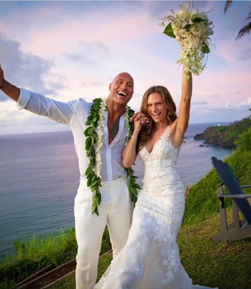 Just Jaredさんのインスタグラム写真 - (Just JaredInstagram)「Congrats to @therock and Lauren Hashian - they got married this weekend! Tap this pic in the LINK IN BIO to see more wedding photos (and find out how much Lauren’s dress costs!) #TheRock #LaurenHashian Photo: Hiram Garcia」8月19日 23時35分 - justjared